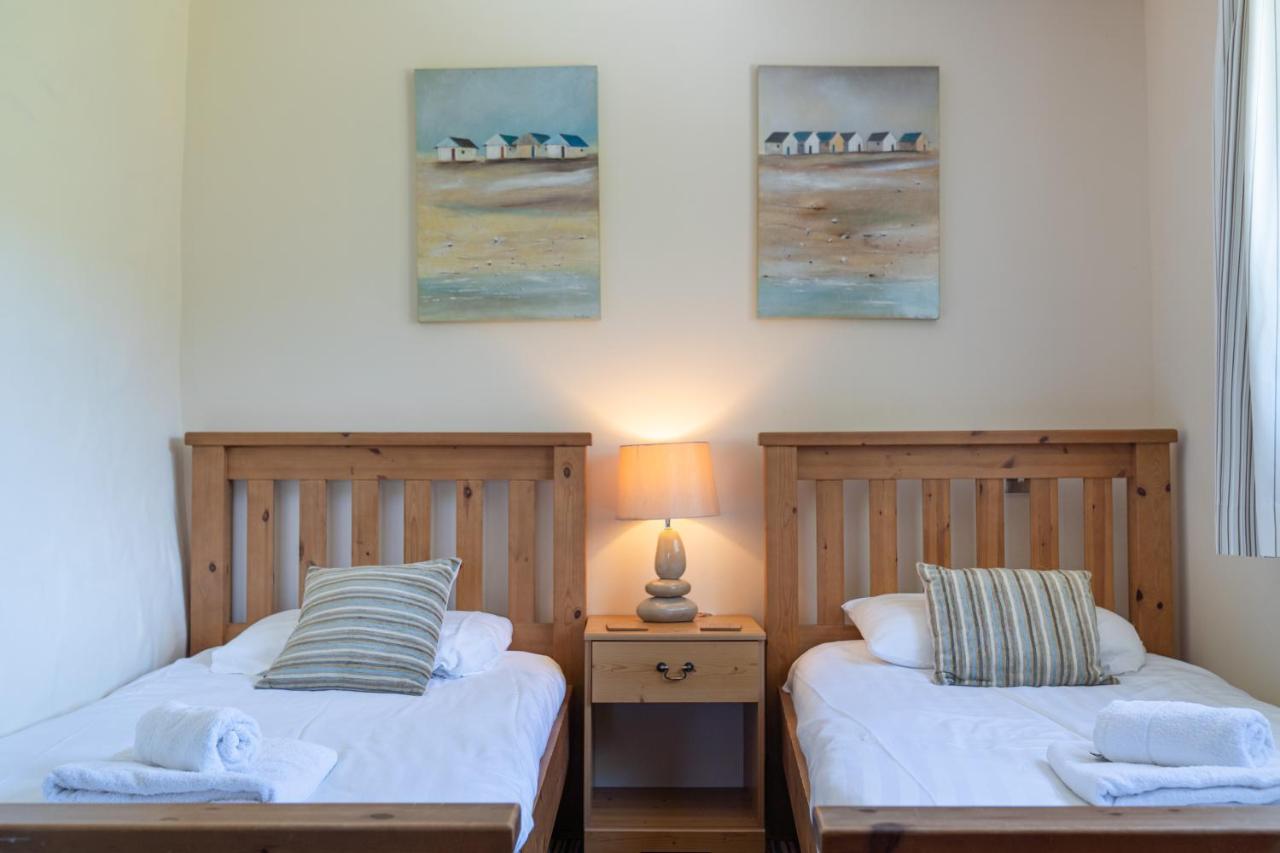 Wrth Y Nant Villa Saint Ishmaels  Екстериор снимка