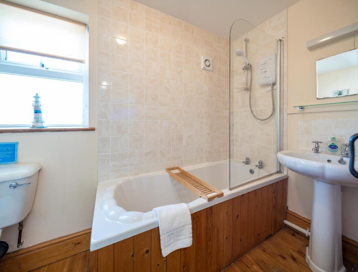 Wrth Y Nant Villa Saint Ishmaels  Екстериор снимка