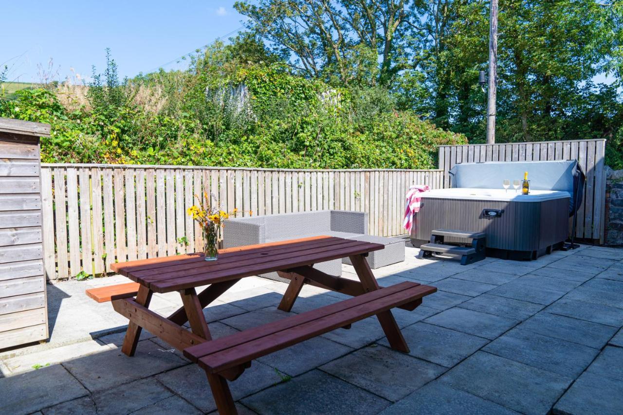 Wrth Y Nant Villa Saint Ishmaels  Екстериор снимка